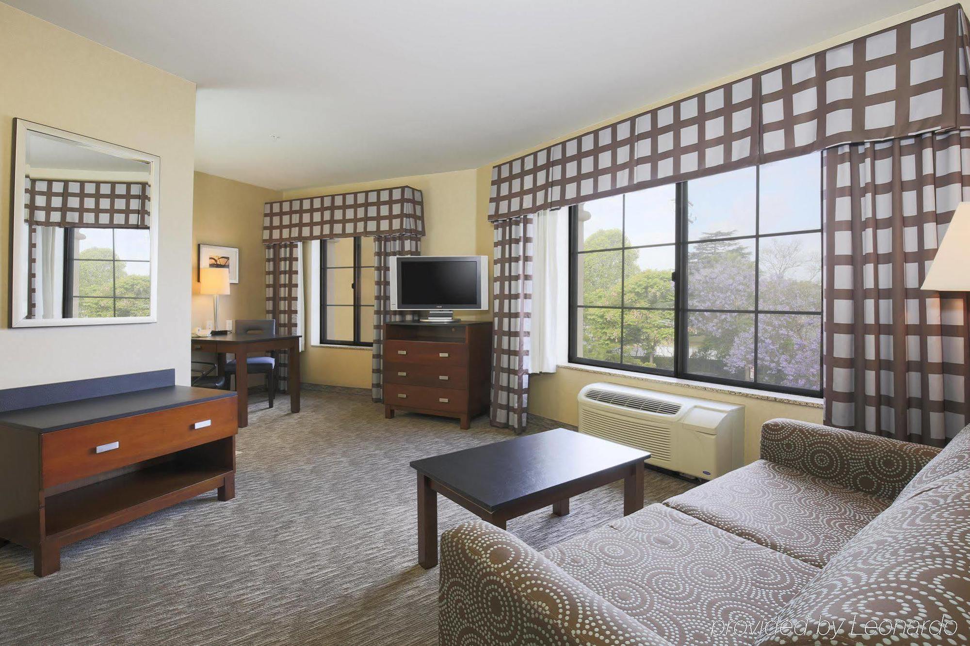 Hampton Inn Santa Barbara/Goleta Exterior photo